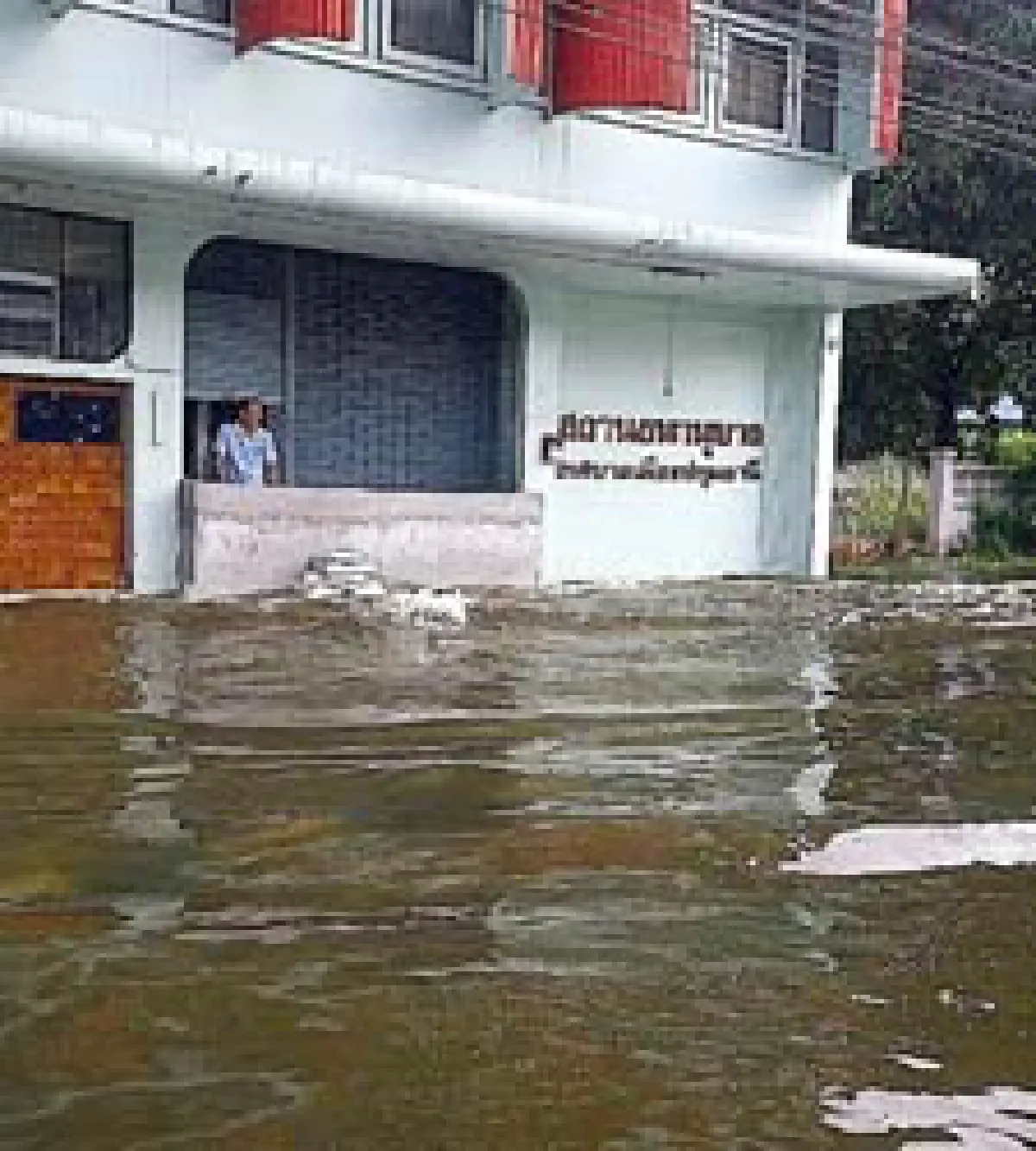ปทุมฯวิกฤติน้ำทะลักท่วมเมือง
