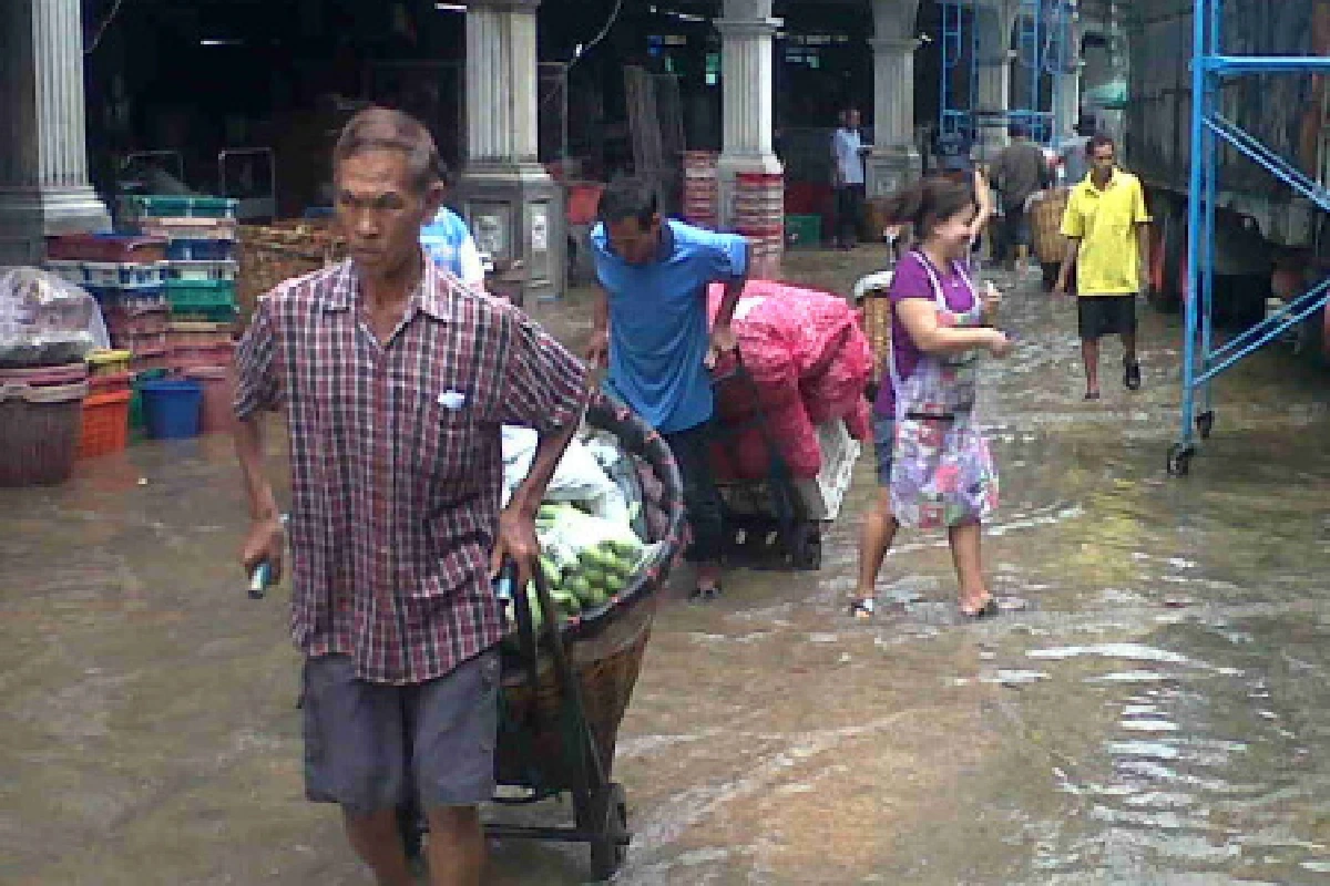 เขตพระนคร มั่นใจ ฝนถล่มไม่จมปากคลองตลาด