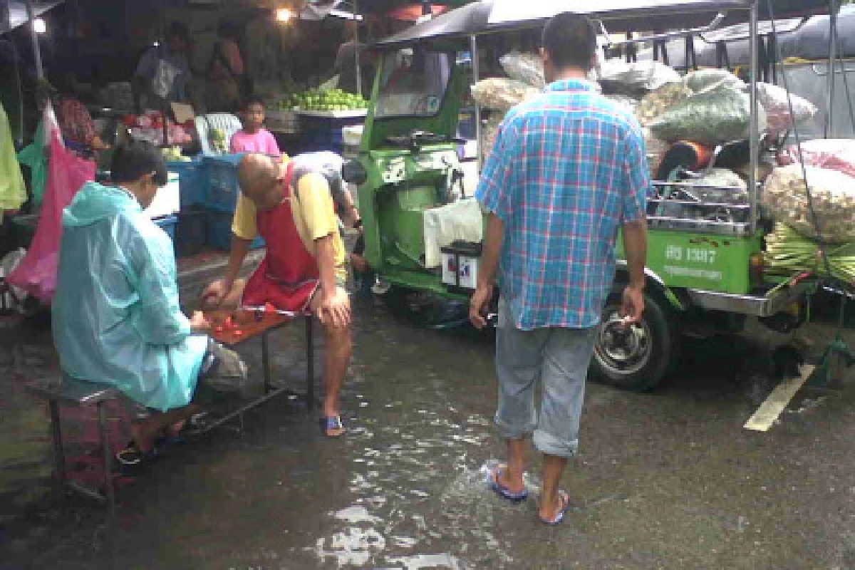 เขตพระนคร มั่นใจ ฝนถล่มไม่จมปากคลองตลาด