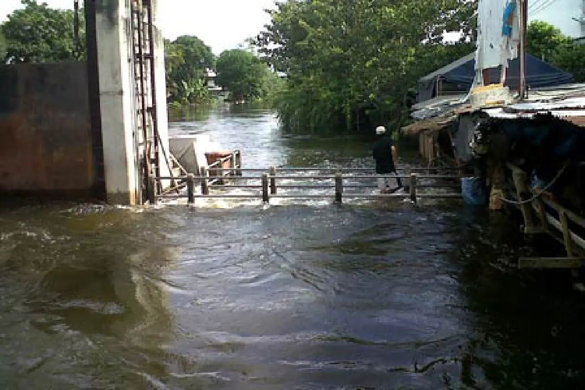 ผบ.ทบ.สั่งตรึงเข้มนิคมฯนวนคร