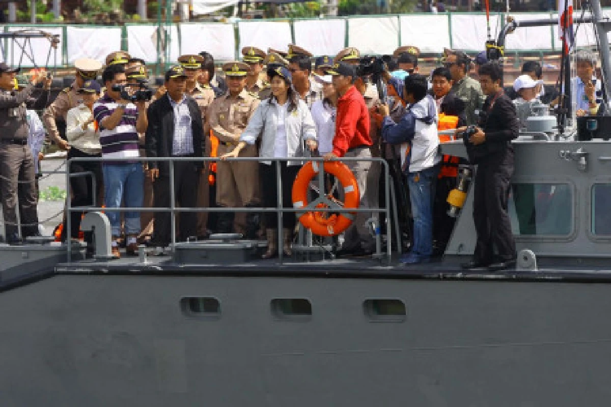 นายกฯปล่อยเรือพันลำดันน้ำลงทะเล