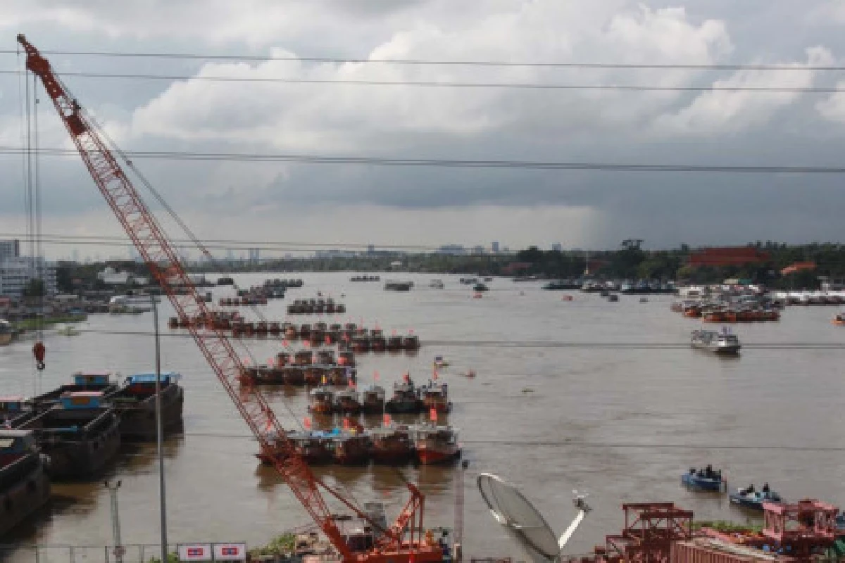 นายกฯปล่อยเรือพันลำดันน้ำลงทะเล