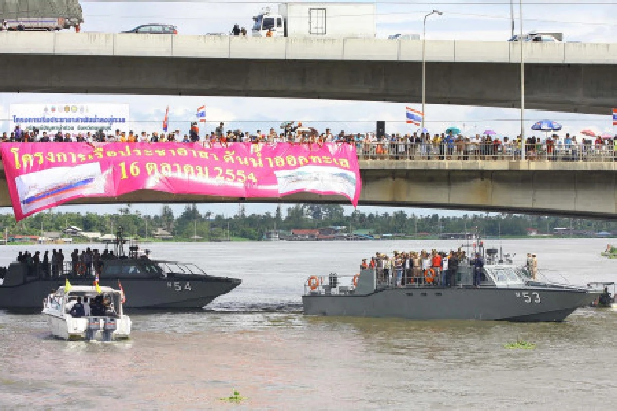 นายกฯปล่อยเรือพันลำดันน้ำลงทะเล