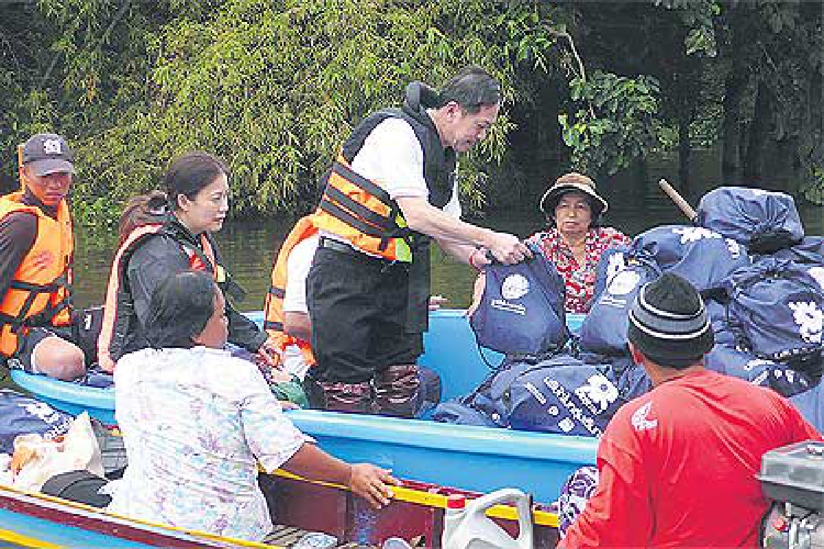 ‘เซเลบหัวใจสาธารณะ’ ขอออกลุยช่วยวิกฤตน้ำท่วม ‘เซเลบหัวใจสาธารณะ’ ขอออกลุยช่วยวิกฤตน้ำท่วม