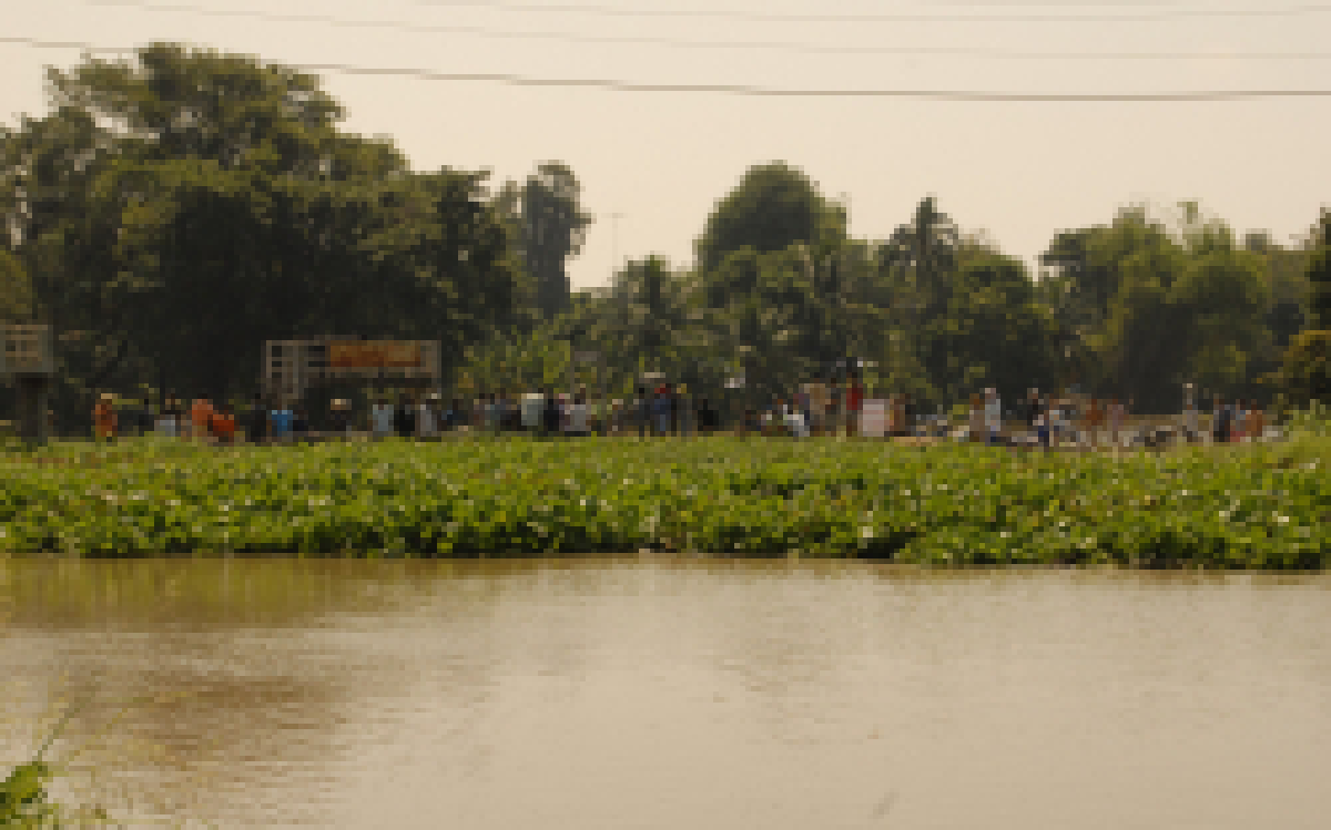 ชาวสุพรรณหวั่นเจอบุกพังประตูน้ำ