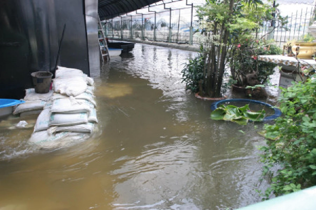 น้ำทะลักท่าพระอาทิตย์ท่วมกว่า10ซม.