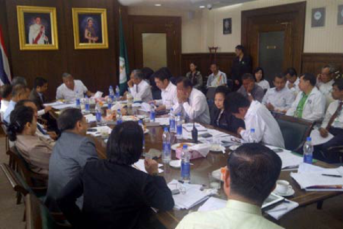 สุขุมพันธ์ถกรับมือน้ำทะลักกรุง สุขุมพันธ์ถกรับมือน้ำทะลักกรุง