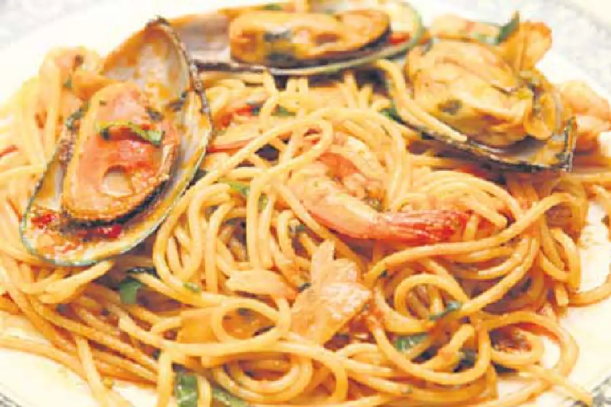 สปาเกตตีซีฟู้ดของ มัลลิกา มาการ์ริต้า