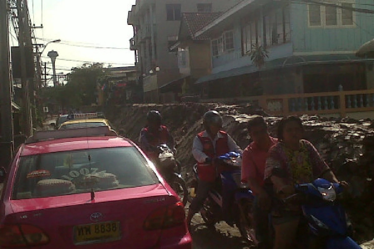 ชาววัดกู้ปากเกร็ดห่วงน้ำทะลักพนังช่วงทะเลหนุน