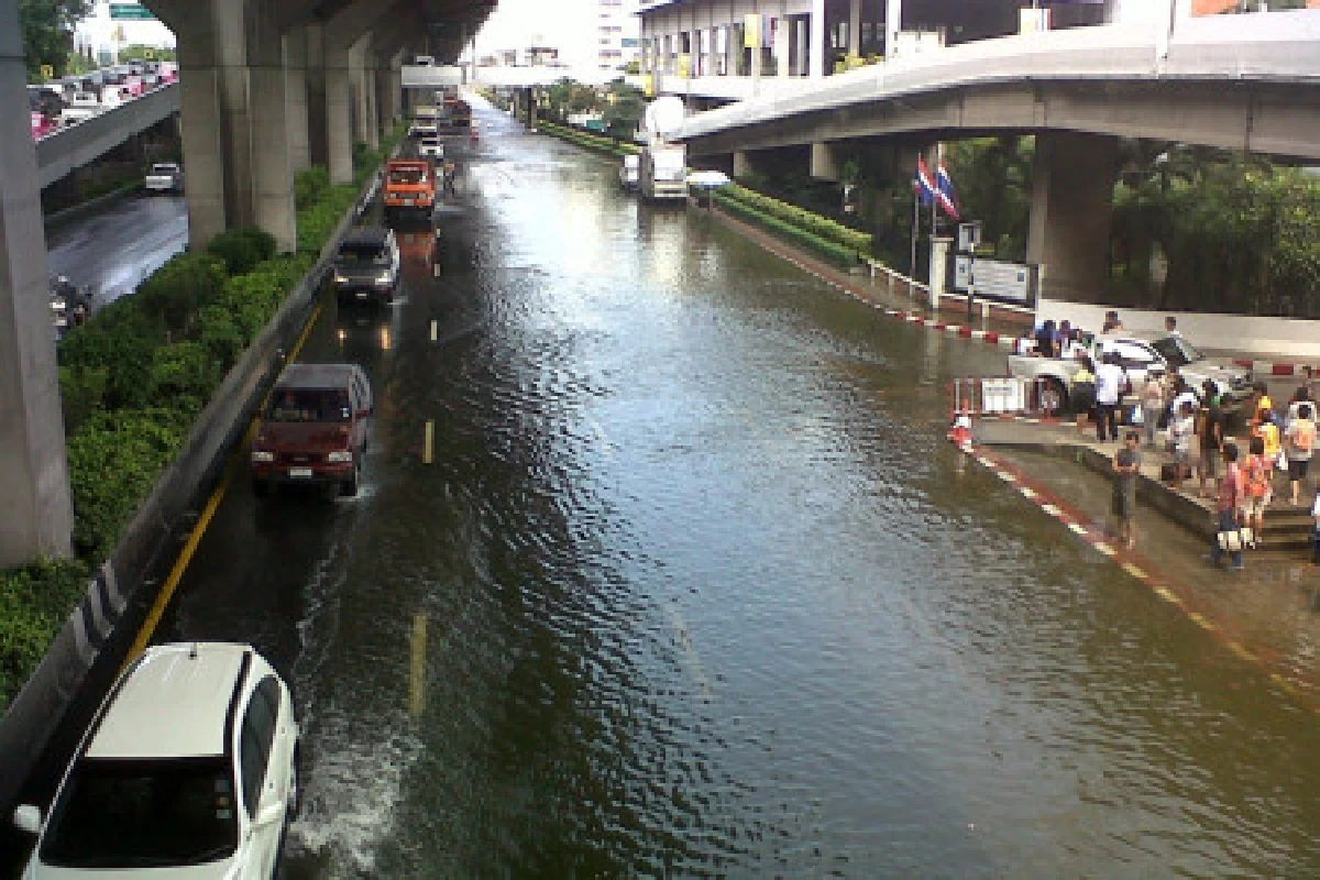 ดอนเมือง-พหลฯอ่วมน้ำท่วมเพิ่มต่อเนื่อง