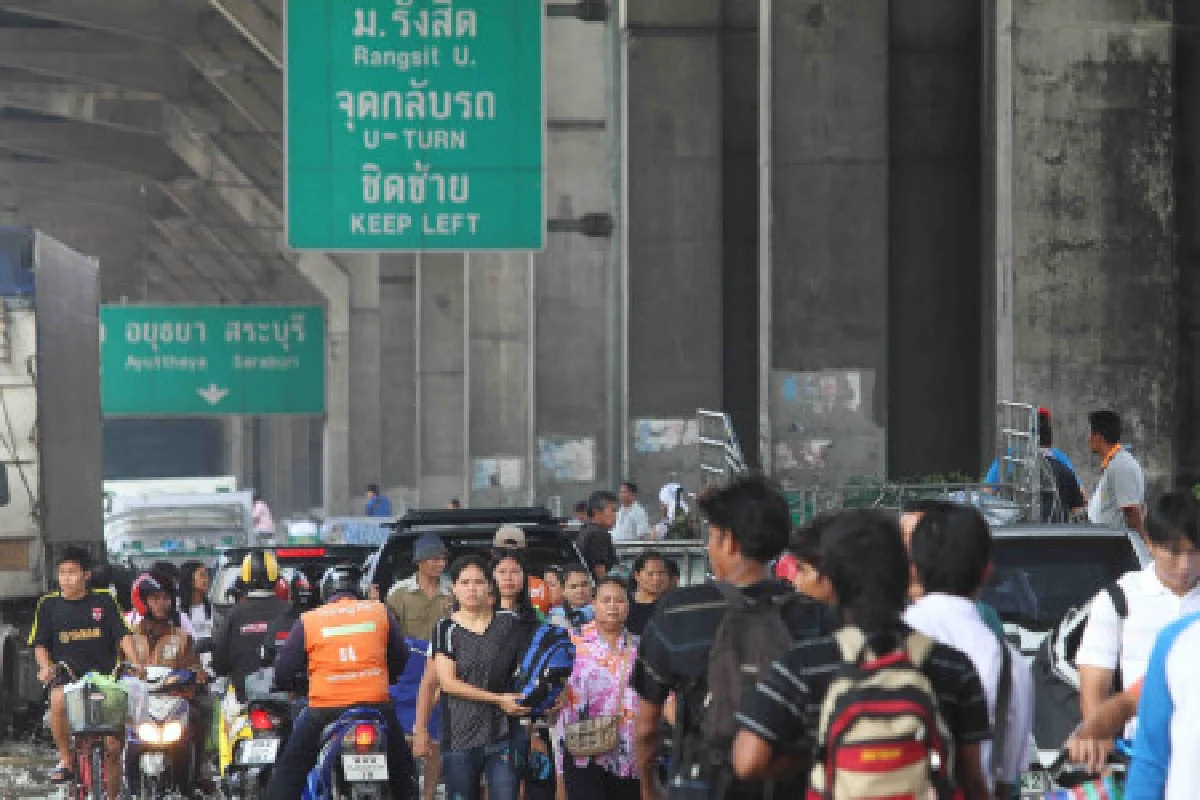 กทม.สั่งดูแลพิเศษ3พื้นที่-เตือนน้ำเพิ่มสูงมากขึ้น