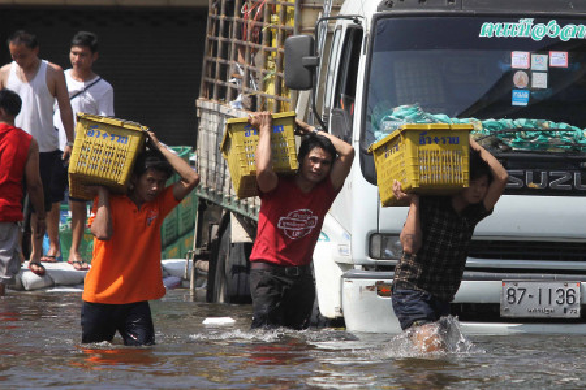 สธ.สั่งอย.-เภสัชกรรมคุมราคายา สธ.สั่งอย.-เภสัชกรรมคุมราคายา