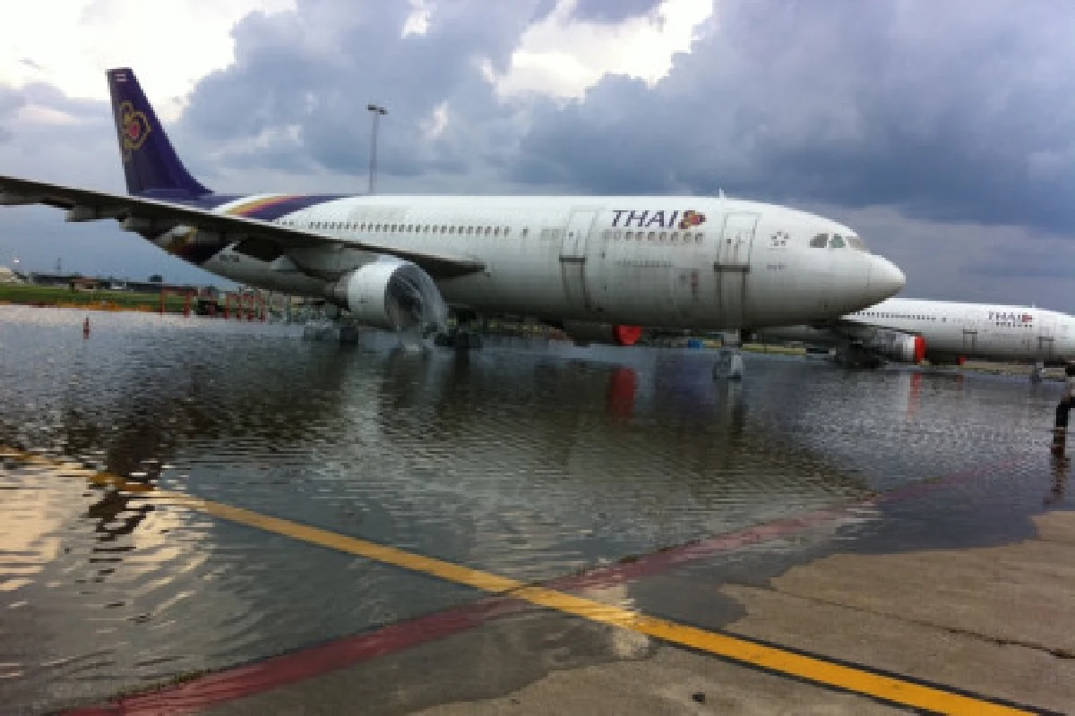 น้ำทะลักดอนเมือง-รันเวย์ท่วม