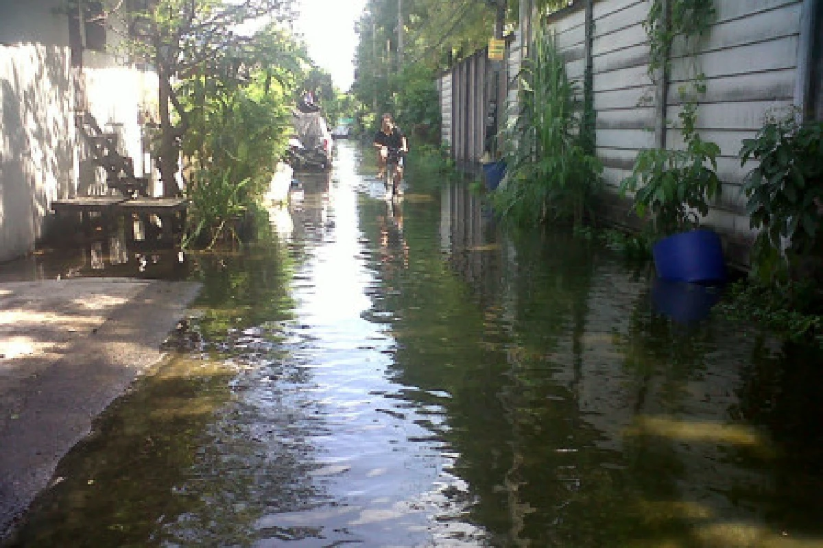 ลาดปลาเค้าเริ่มท่วม-รามอินทราน้ำสูง