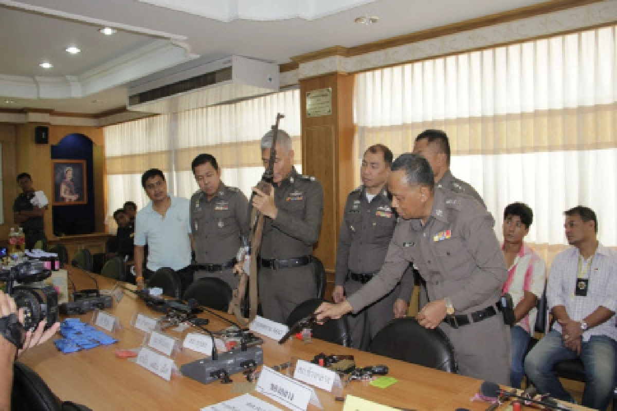 ตร.เมืองคอนยึดอาวุธ-ยาเสพติดอื้อ