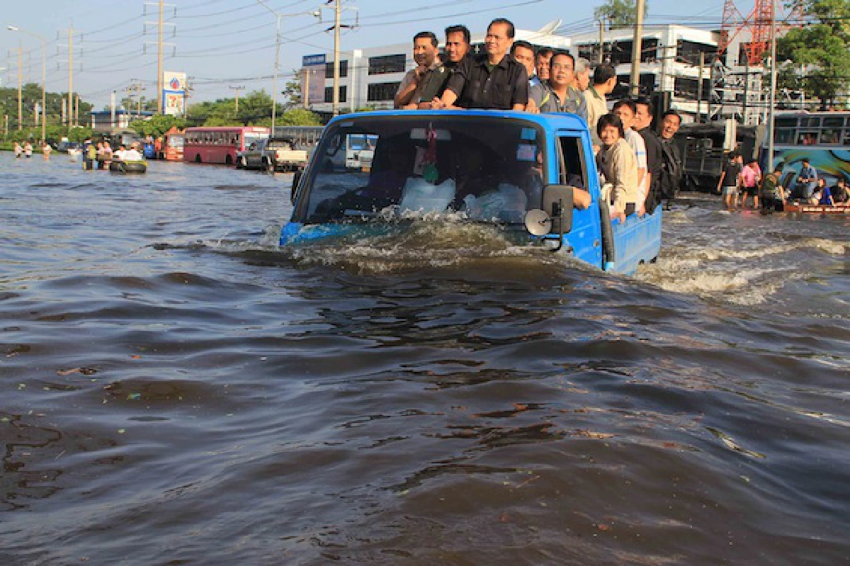 Bangkok goes on alert
