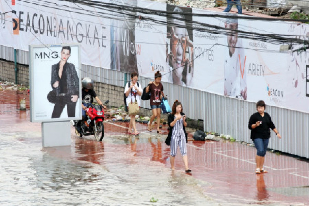 ท่วมถ้วนหน้าทุกข์ถ้วนทั่ว