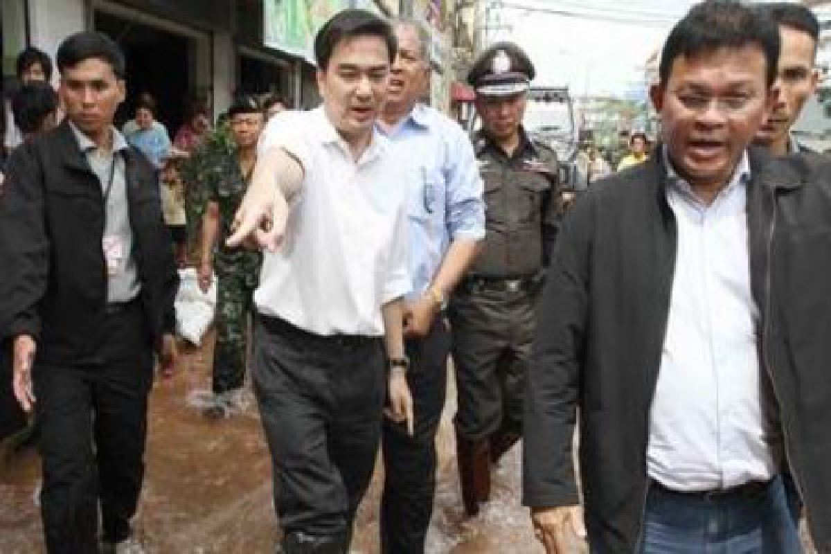 มาร์คถามศปภ.ทำงานเต็มที่หรือยัง มาร์คถามศปภ.ทำงานเต็มที่หรือยัง