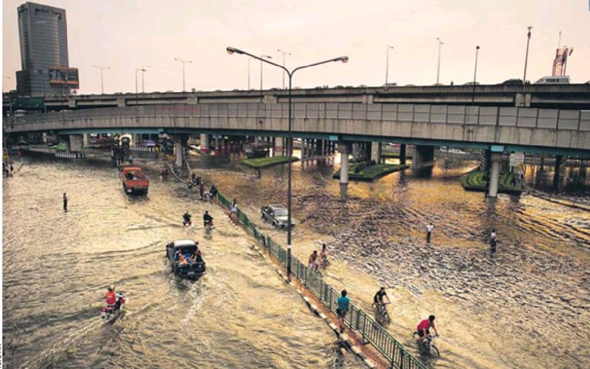 Flood situation worsens as crisis becomes political