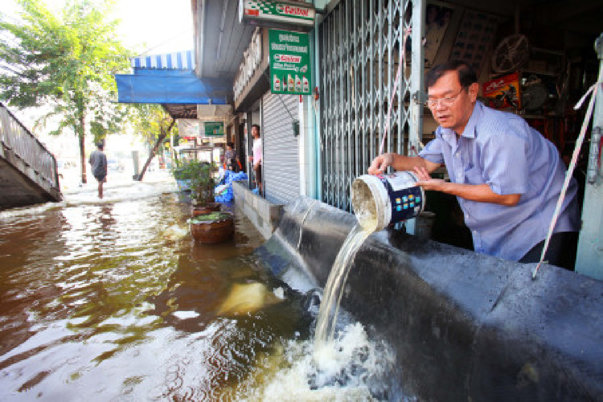 กรมชลฯยืนยันกู้ฝั่งธนบุรีได้ใน1เดือน กรมชลฯยืนยันกู้ฝั่งธนบุรีได้ใน1เดือน
