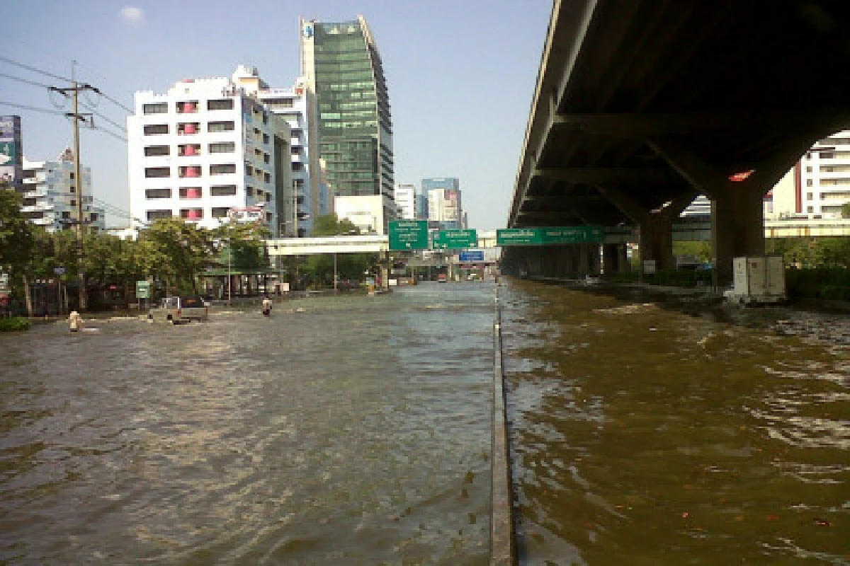 470จุดทั่วกรุงน้ำสูง80ซม.-คนไม่อพยพ8แสน