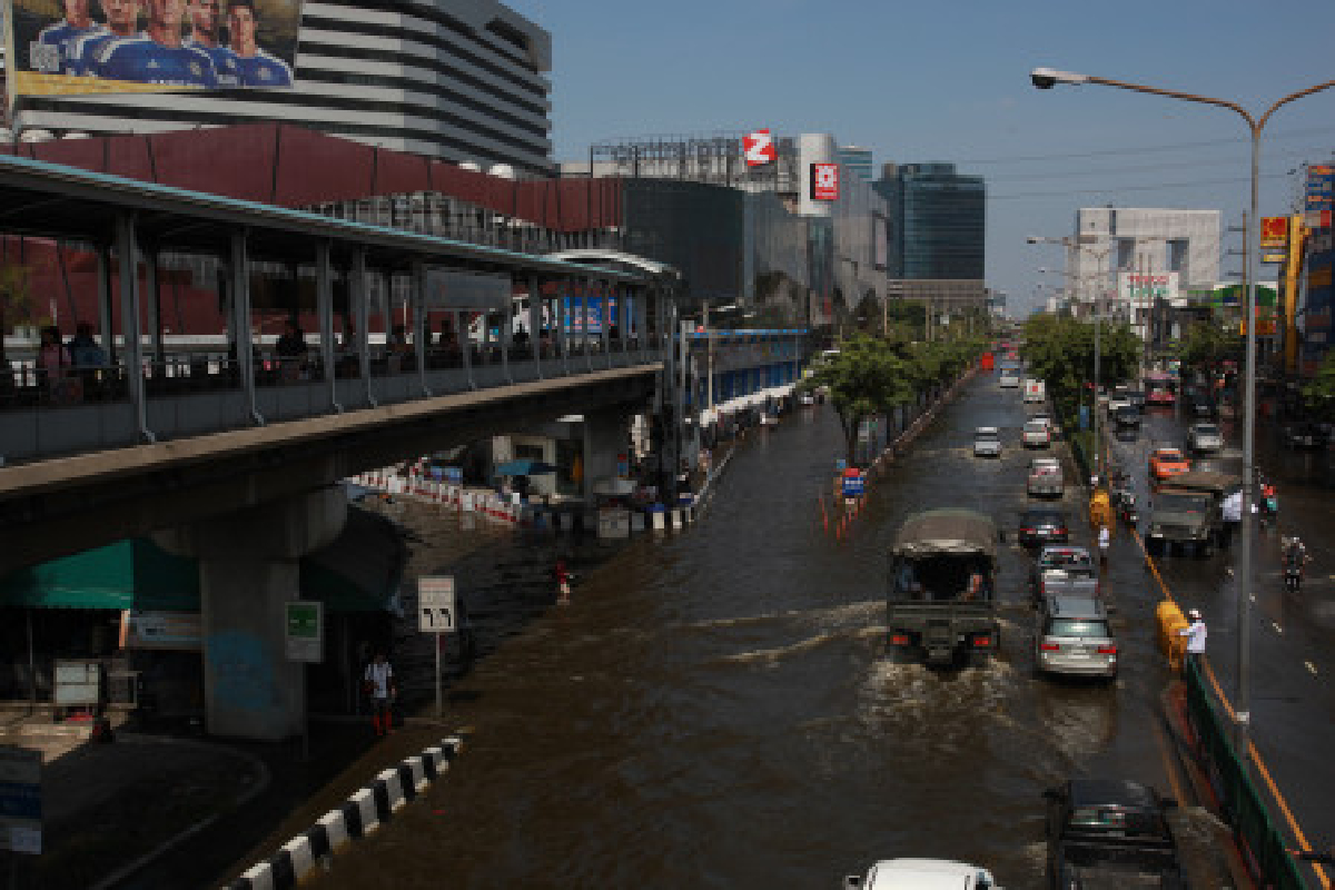 ผู้ประกอบการลาดพร้าวทำใจรายได้หด ผู้ประกอบการลาดพร้าวทำใจรายได้หด