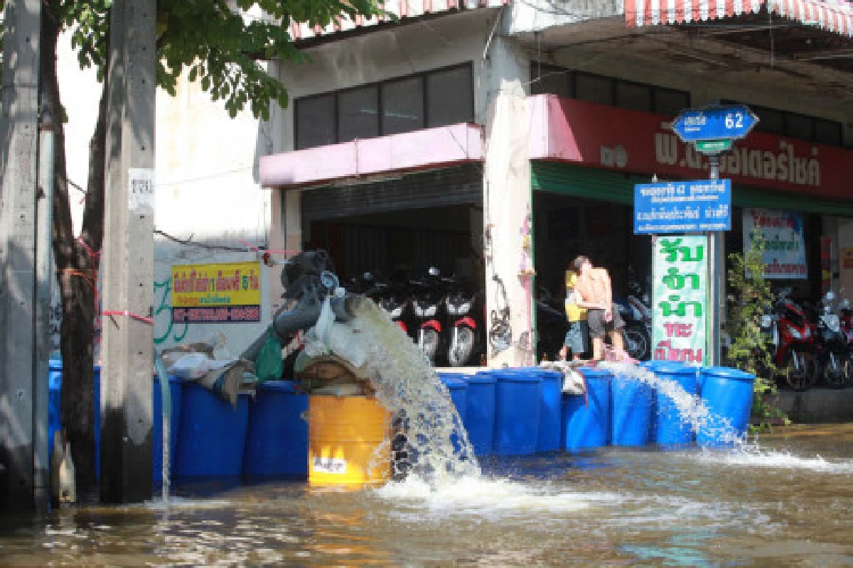 ซ่อมคันกั้นน้ำเสร็จ9จุดลดวิกฤตฝั่งตะวันตก