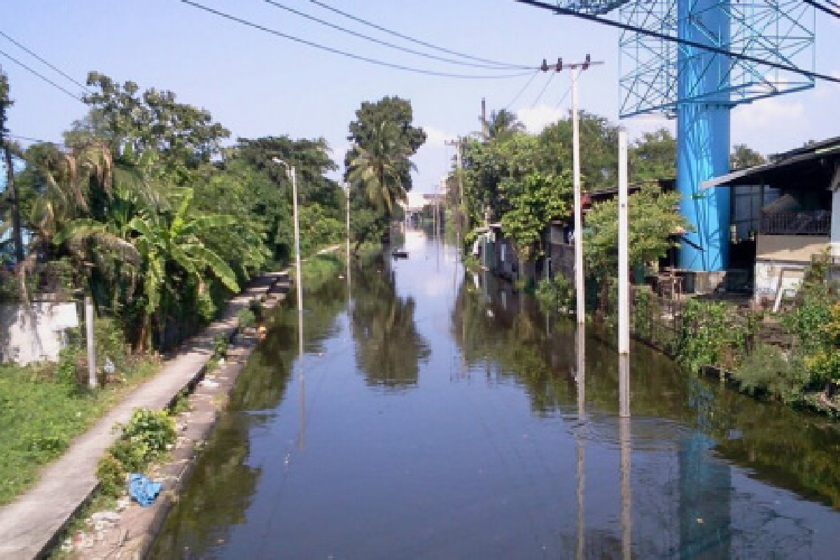 คลองสนามชัยจ่อล้นท่วมบางขุนเทียน คลองสนามชัยจ่อล้นท่วมบางขุนเทียน
