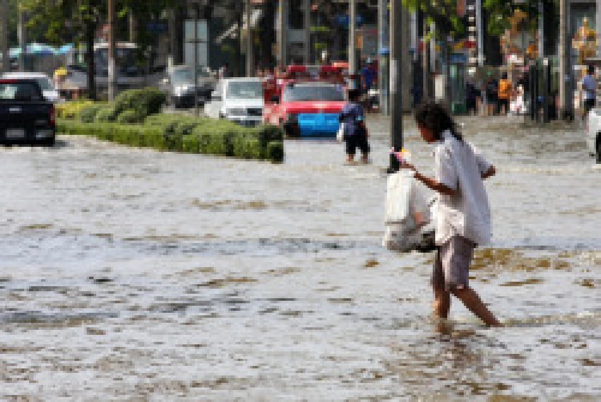 กทม.ระดมช่วย470จุดคนยังไม่อพยพ
