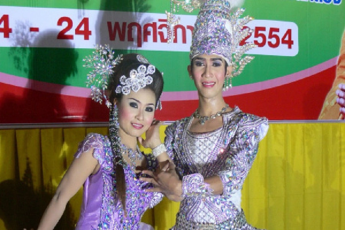 พิจิตรจัดแสดงลิเก35คณะช่วยน้ำท่วม