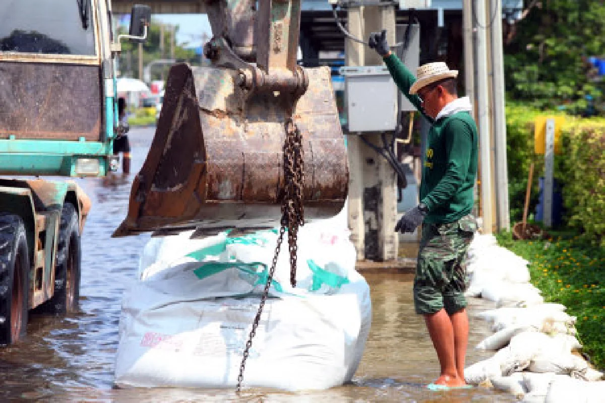 นิคมบางชันระดมเครื่องสูบ41ตัวสู้น้ำท่วม