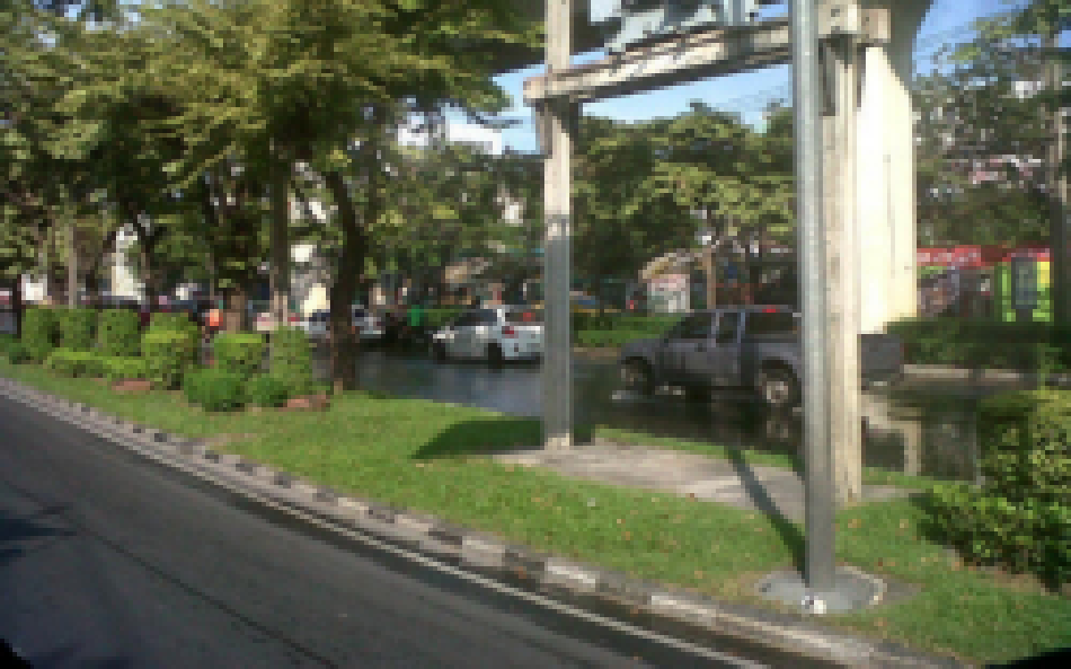 น้ำถึงเชิงสะพานข้ามคลองบางซื่อแล้ว