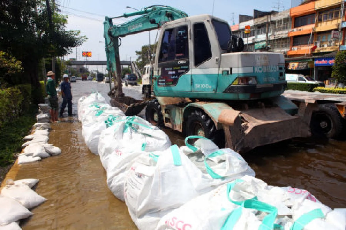 นิคมบางชันระดมเครื่องสูบ41ตัวสู้น้ำท่วม