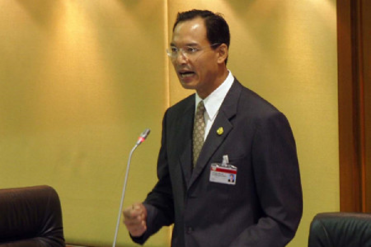 กรณ์แนะรัฐเลื่อนประชานิยมไปอีก1ปี กรณ์แนะรัฐเลื่อนประชานิยมไปอีก1ปี