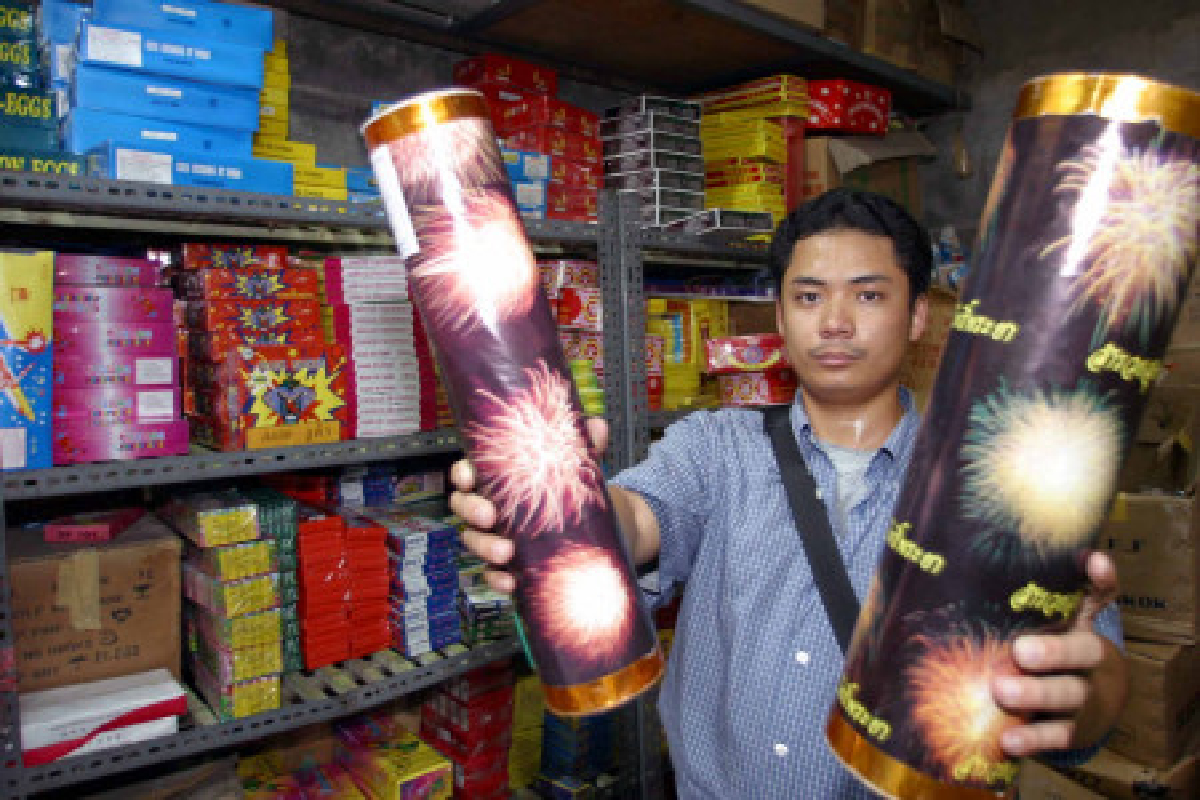 ศปภ.ของดเล่นพลุไฟคืนลอยกระทง ศปภ.ของดเล่นพลุไฟคืนลอยกระทง