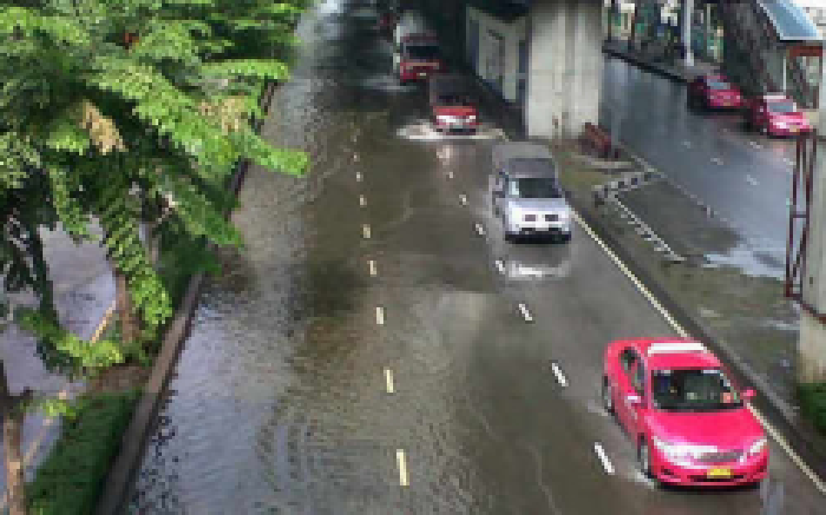 แยกสะพานควายน้ำลดแล้ว