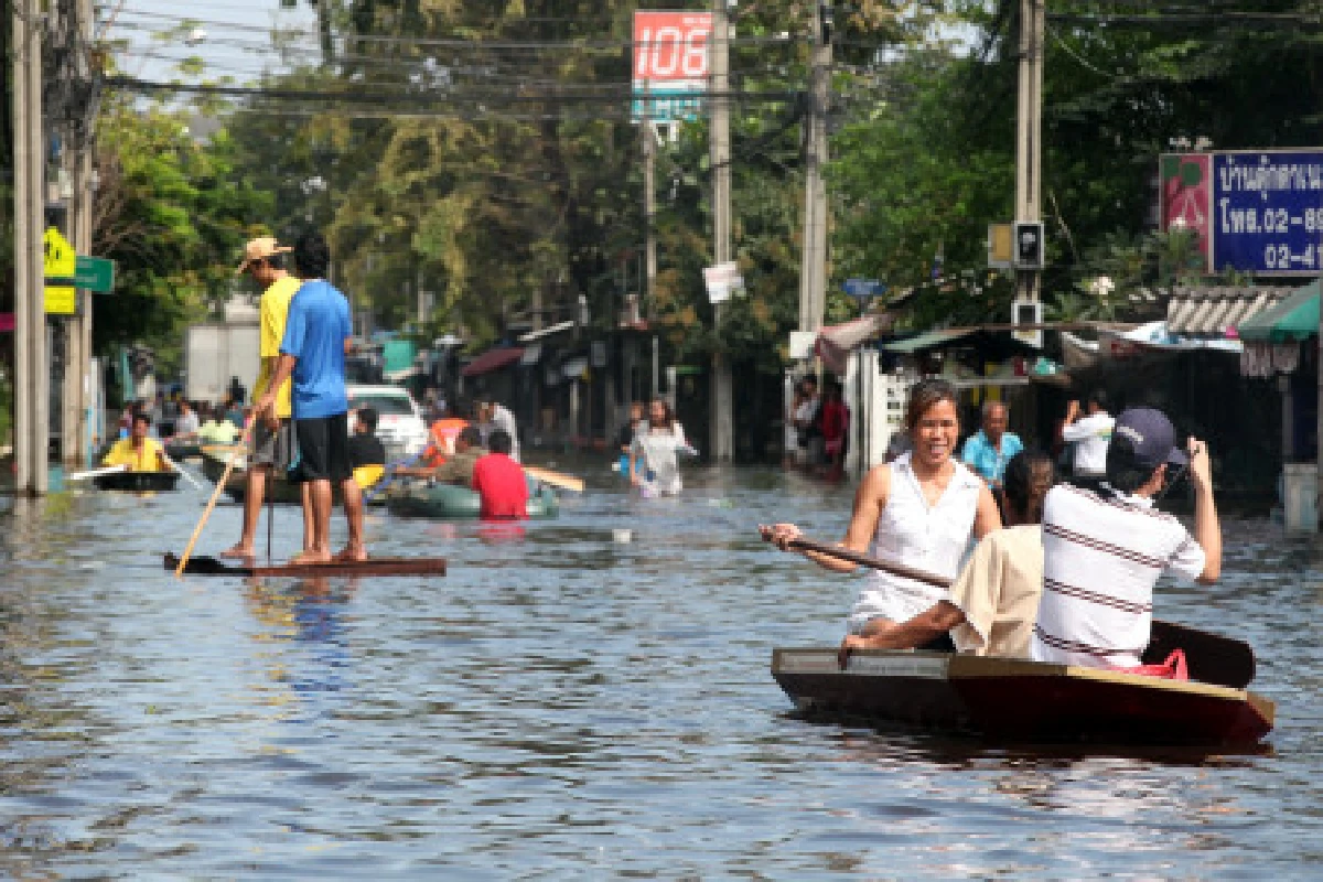 เคหะธนฯพระราม2น้ำท่วมสูงต่อเนื่อง