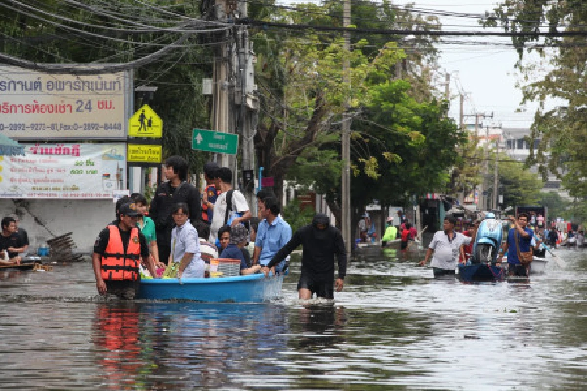 เคหะธนฯพระราม2น้ำท่วมสูงต่อเนื่อง