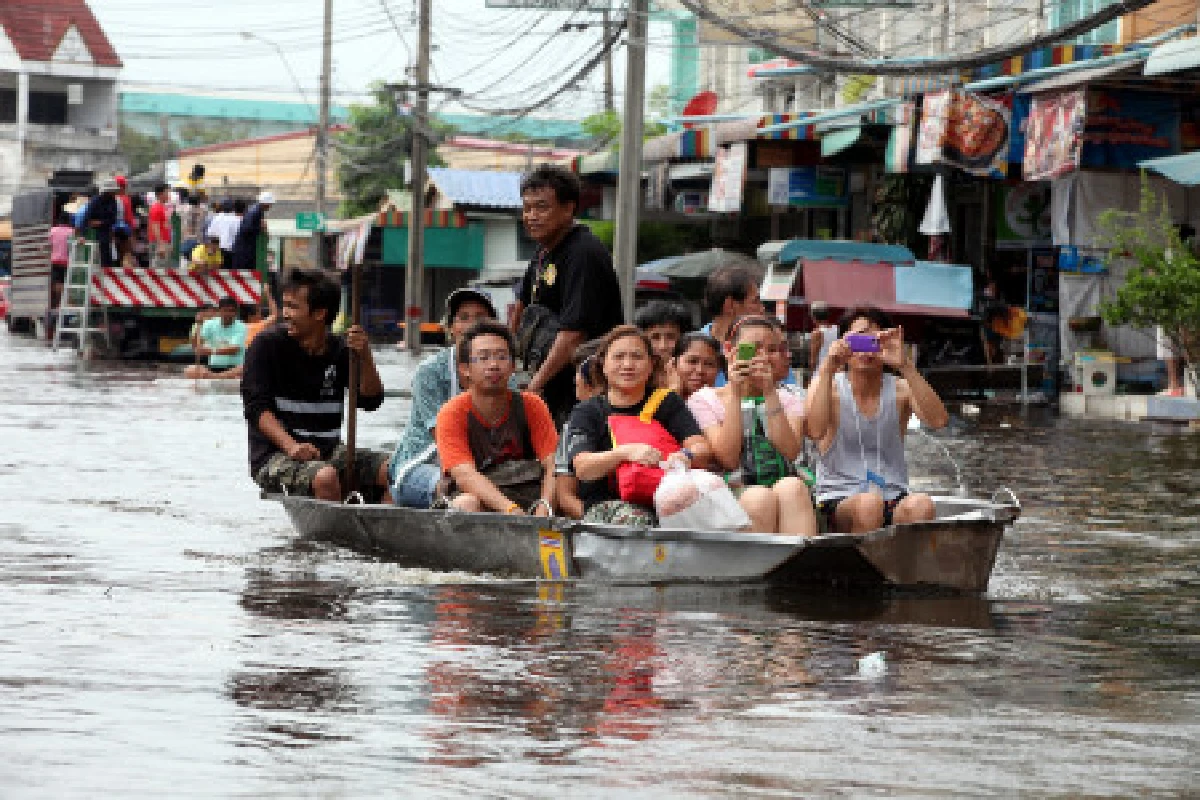 เคหะธนฯพระราม2น้ำท่วมสูงต่อเนื่อง