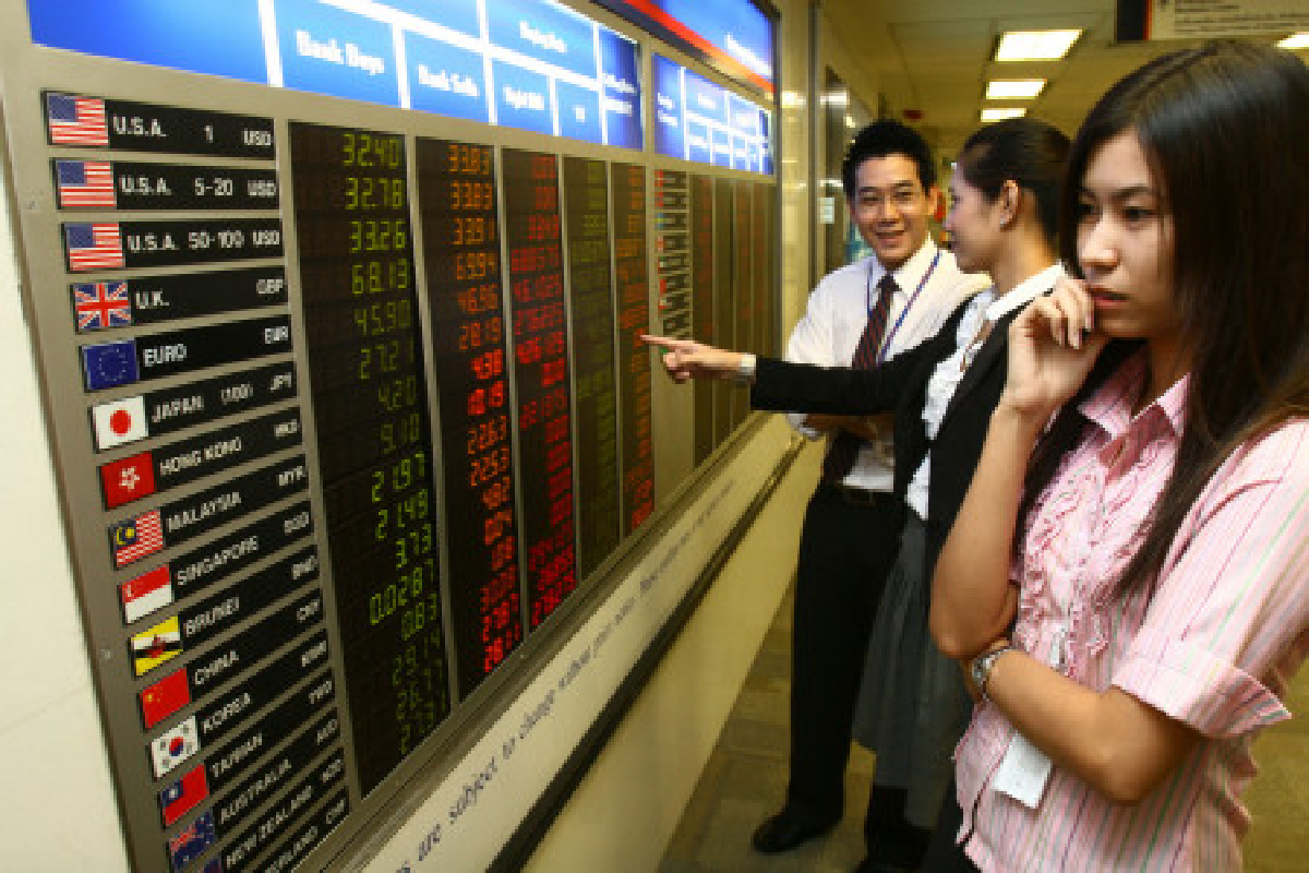 ธปท.เตือนค่าเงินผันผวนถึงสิ้นปี ธปท.เตือนค่าเงินผันผวนถึงสิ้นปี