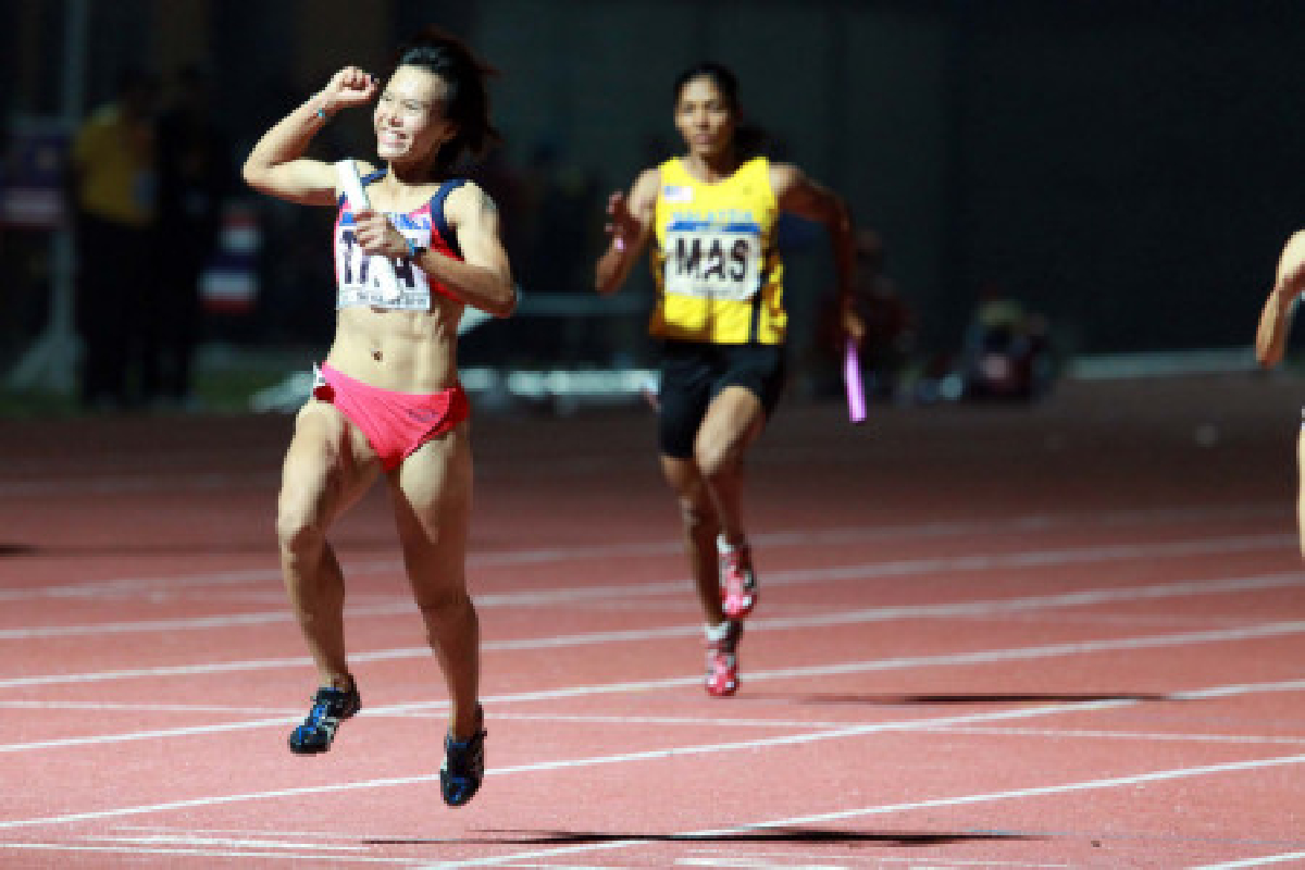 กรีฑาสาวคว้าทอง4X100 กรีฑาสาวคว้าทอง4X100