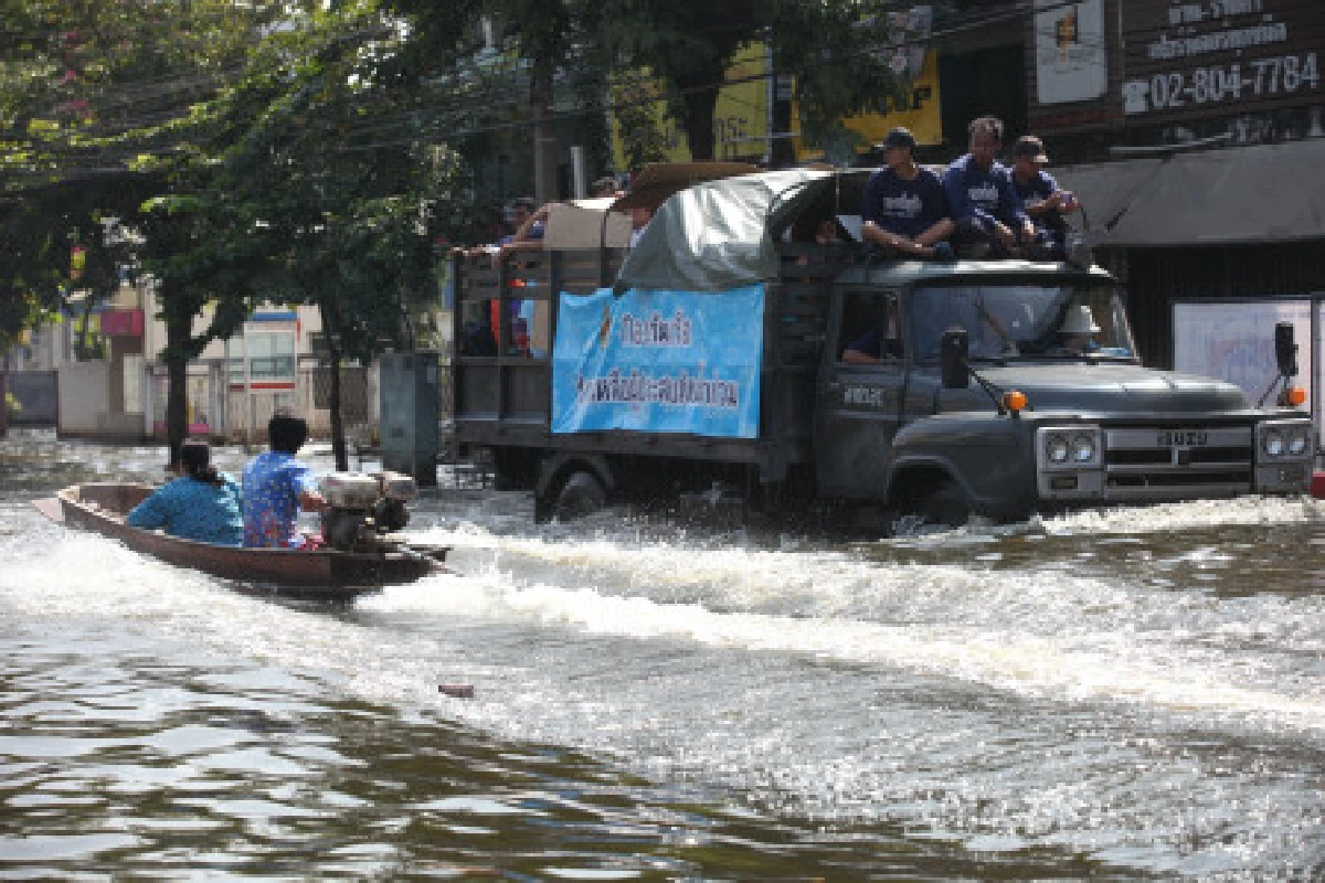 หน้าเดอะมอลล์บางแคน้ำลดเหลือ50ซม.