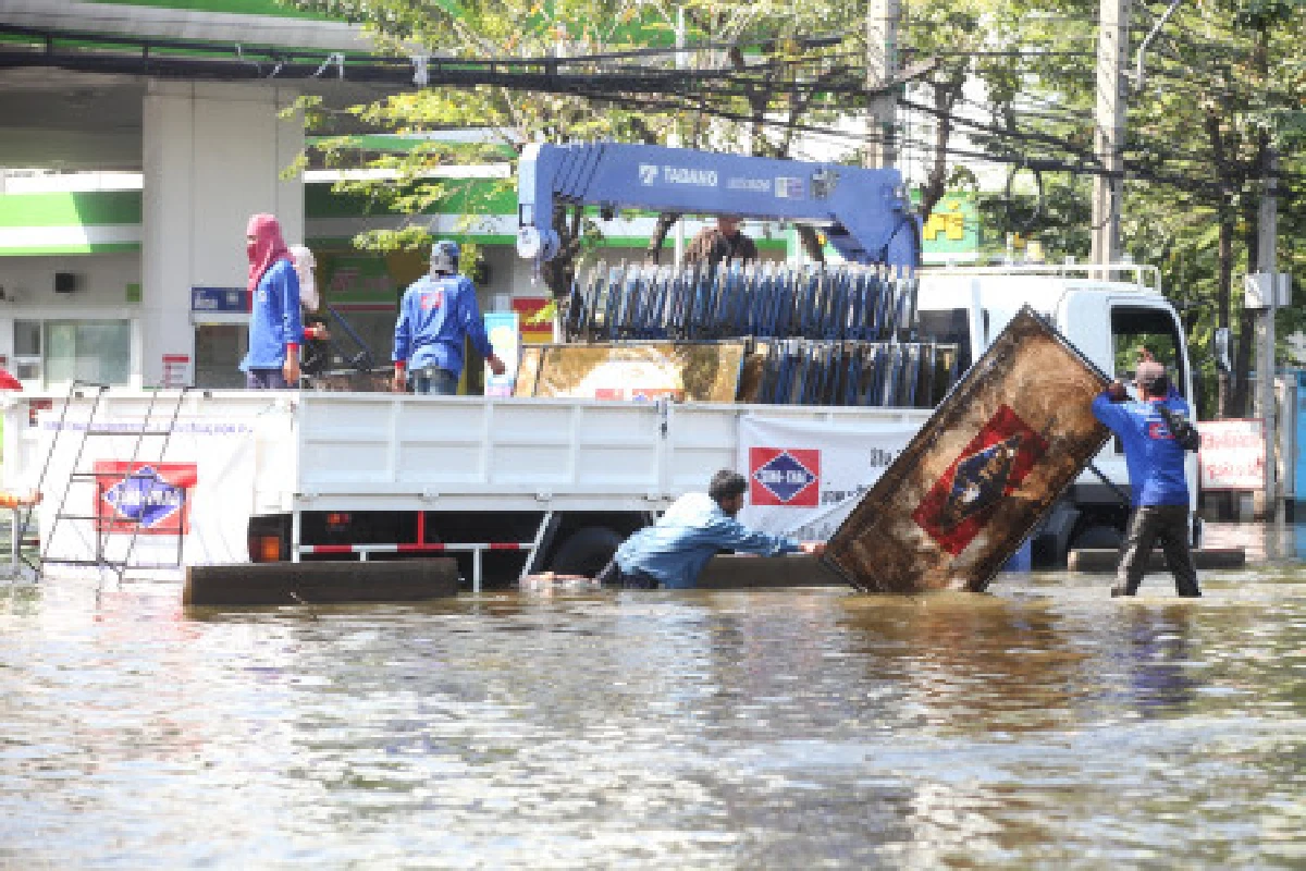 หน้าเดอะมอลล์บางแคน้ำลดเหลือ50ซม.