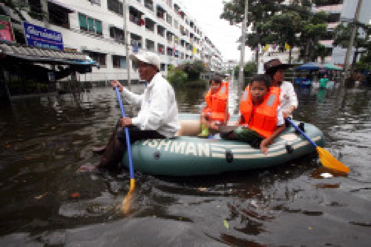 กทม.สั่งอพยพแขวงแสมดำ