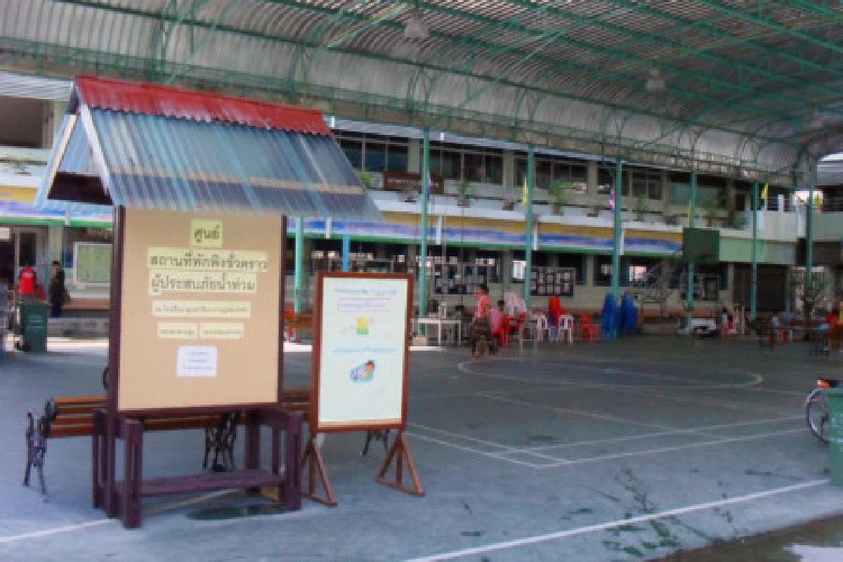 จัดศูนย์อพยพเขตสะพานสูงที่รร.สุเหร่าซีรอ