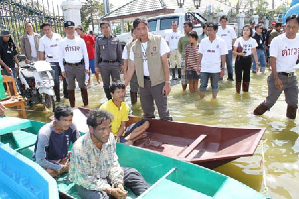 ตร.ปทุมฯรวบแก๊งแมวน้ำ ตร.ปทุมฯรวบแก๊งแมวน้ำ
