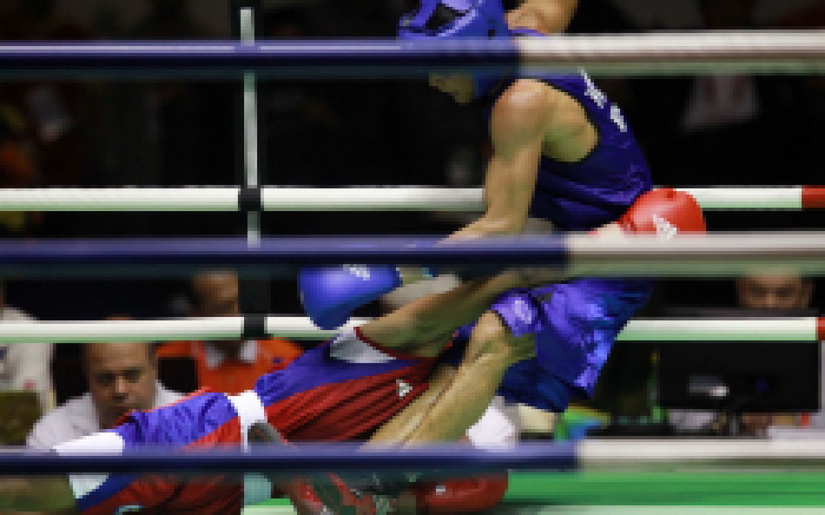 กำปั้นไทยพาเหรด...เงือกอุ้มฮอตไม่เลิก...จอมสวิงจ่อเหมาทอง