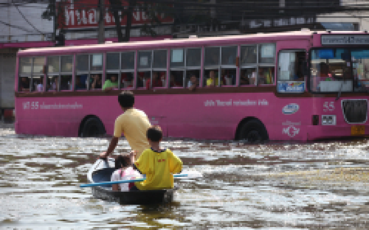 เส้นทางเพชรเกษมน้ำยังท่วมสูง