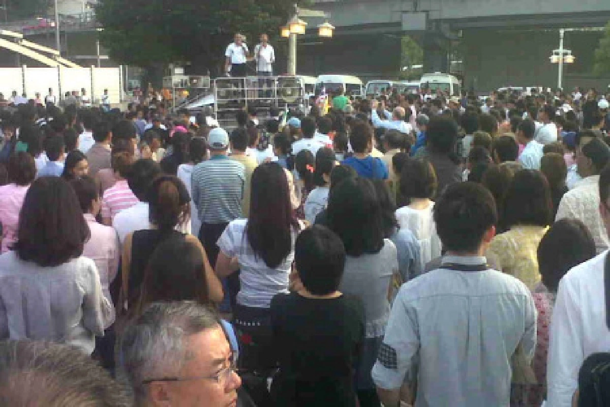 เสื้อหลากสีระดมพลต้านอภัยโทษแม้ว