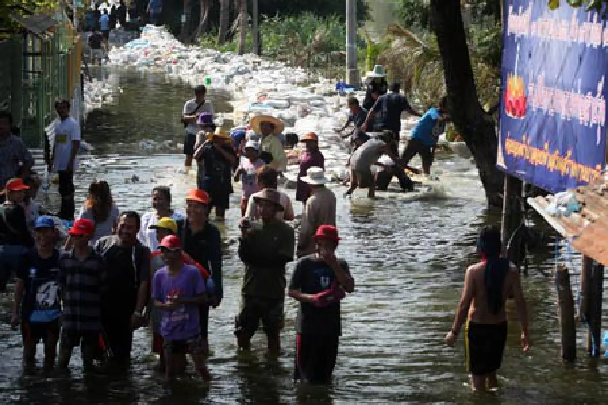 เปิดประตูระบายน้ำทำน้ำคลองแสนแสบสูงขึ้น